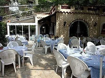 拉贝特蒂酒店 2* La Rouviere (Var)